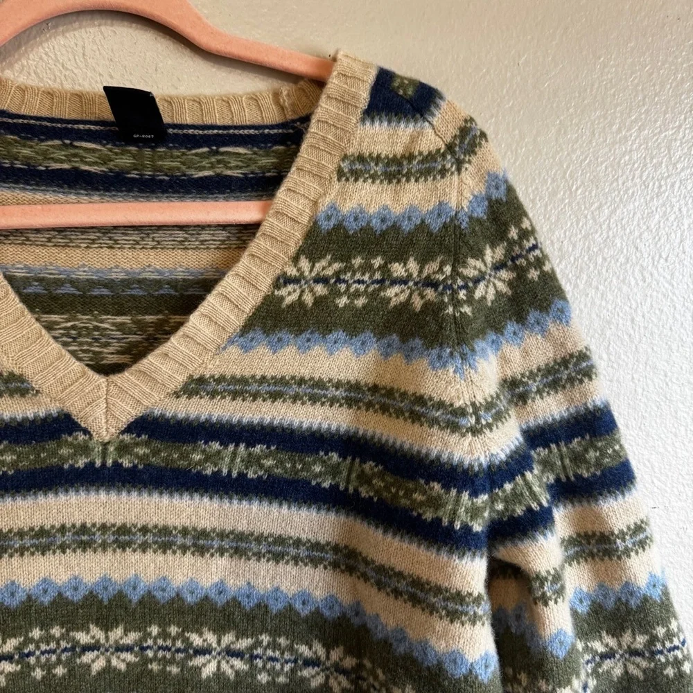 Granola girl GAP 100% Lambs Wool V-Neck Sweater. - Picture 2 of 7